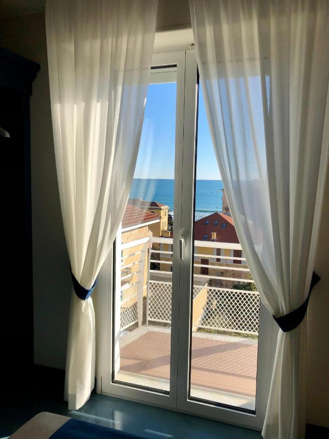 Mh Hotel ואראצה מראה חיצוני תמונה