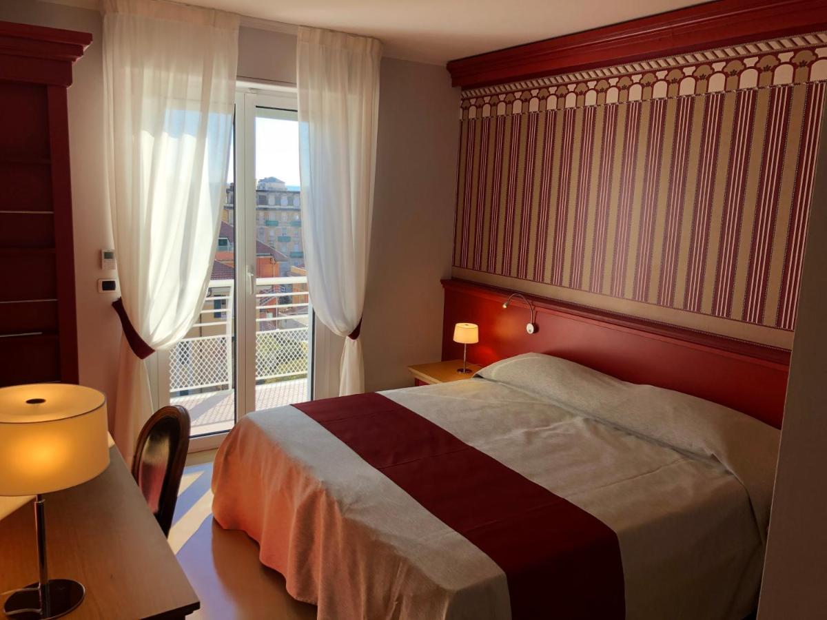 Mh Hotel ואראצה מראה חיצוני תמונה