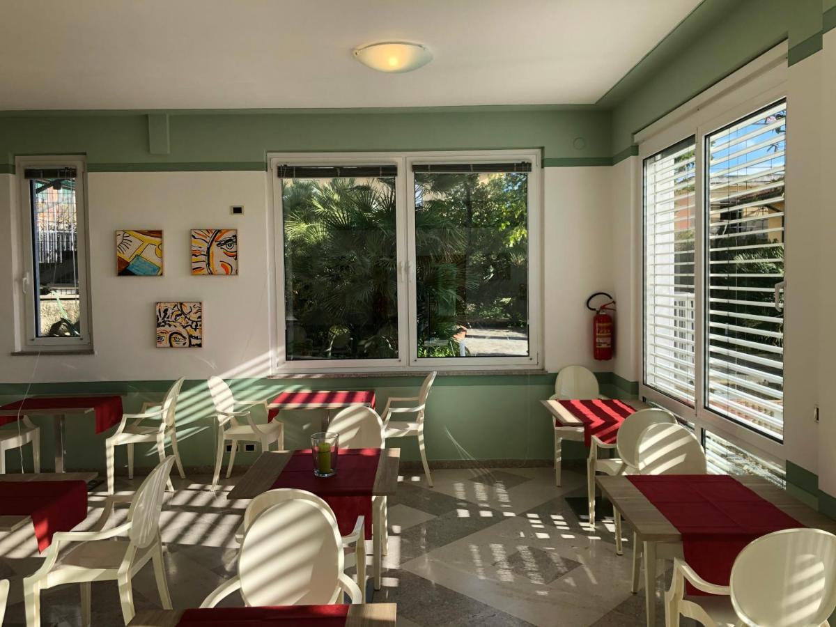 Mh Hotel ואראצה מראה חיצוני תמונה