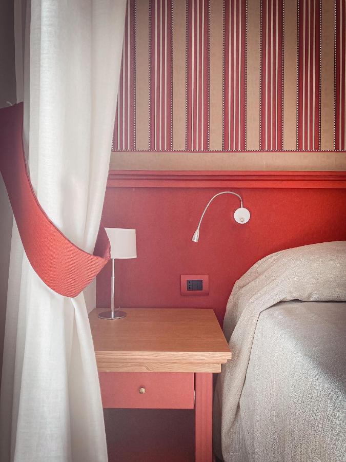 Mh Hotel ואראצה מראה חיצוני תמונה