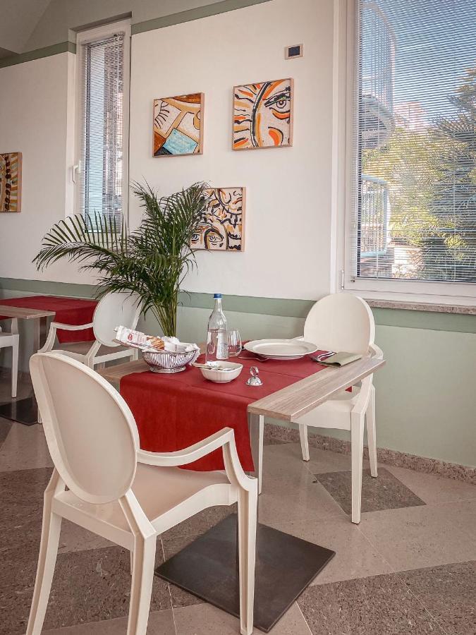 Mh Hotel ואראצה מראה חיצוני תמונה