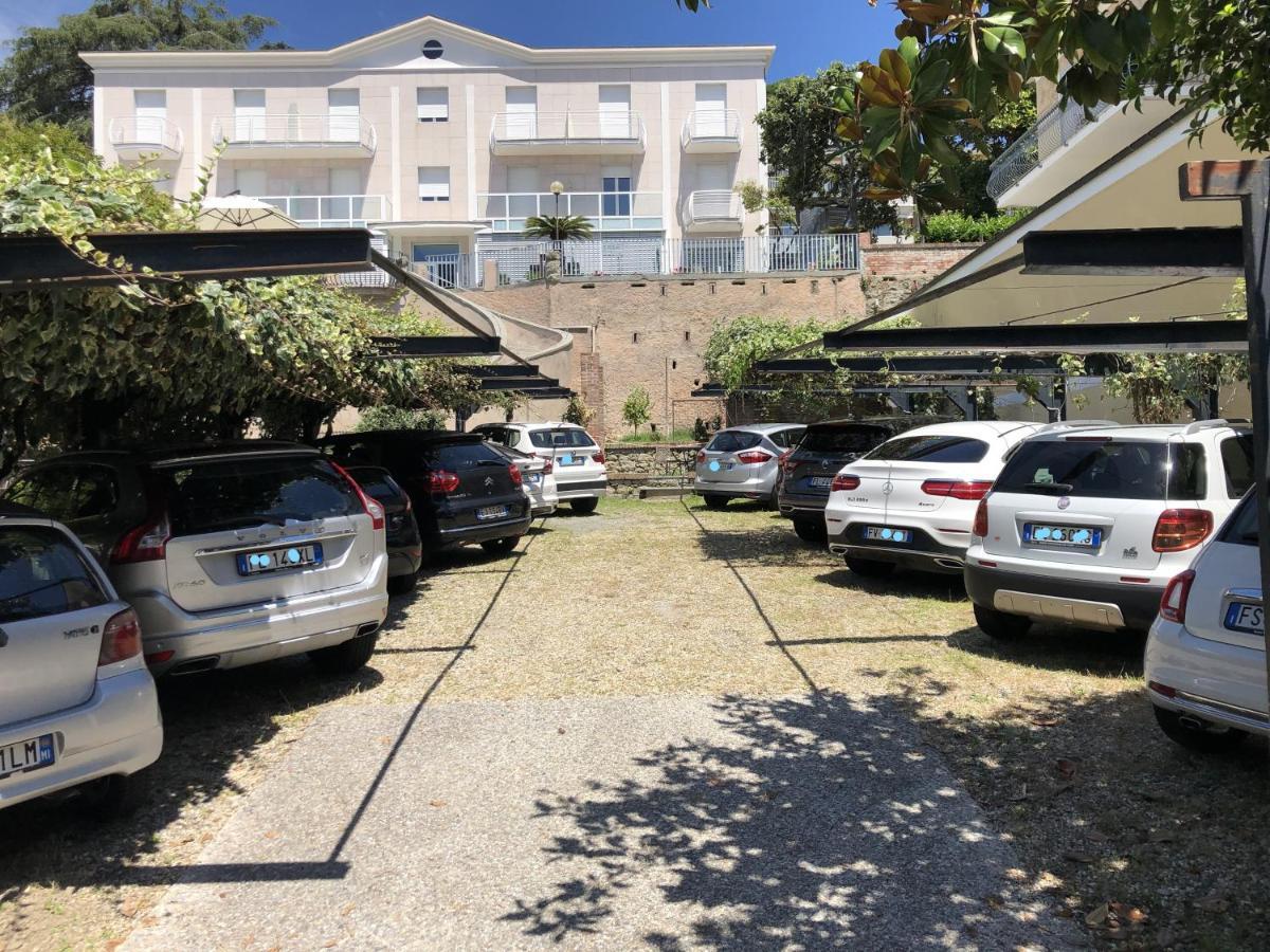 Mh Hotel ואראצה מראה חיצוני תמונה