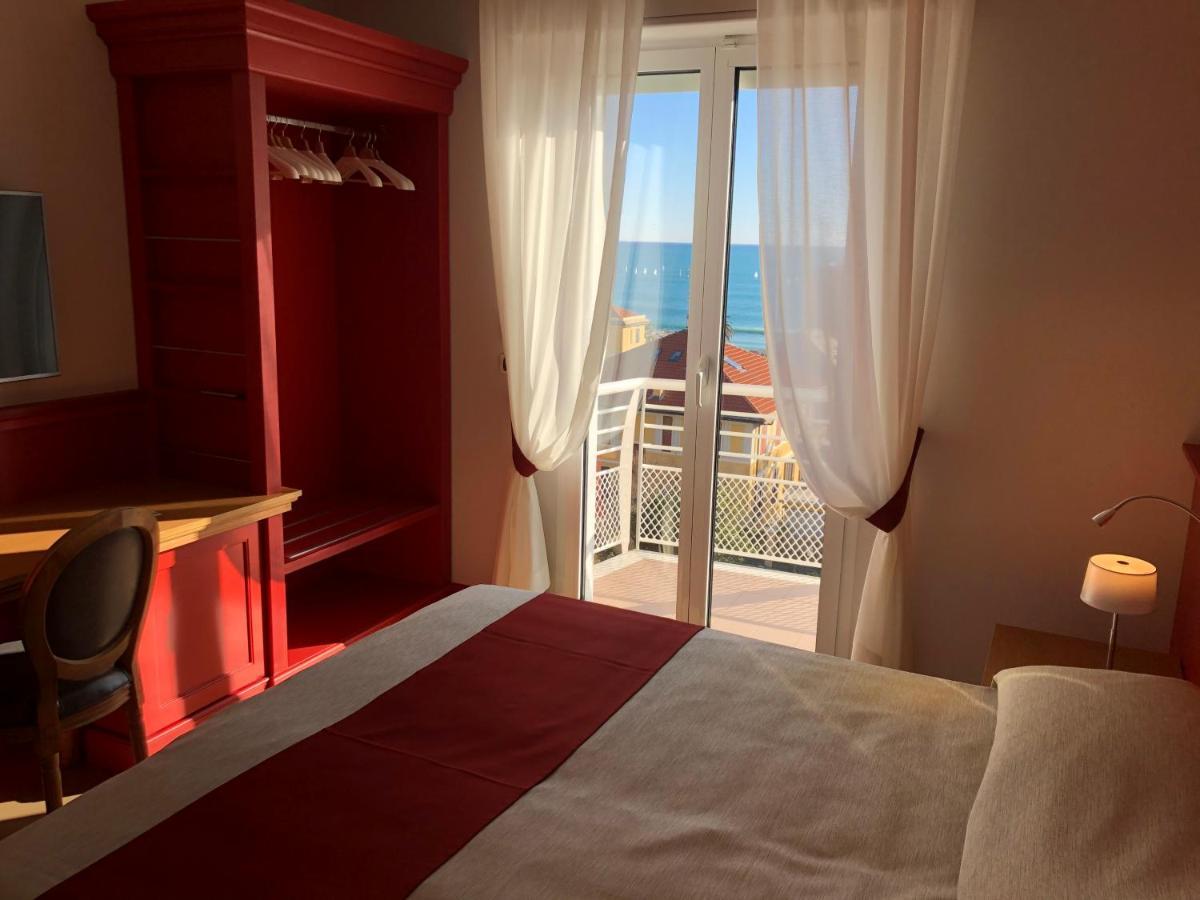 Mh Hotel ואראצה מראה חיצוני תמונה