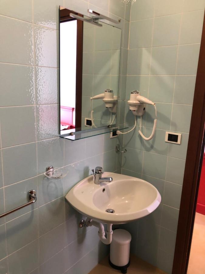 Mh Hotel ואראצה מראה חיצוני תמונה