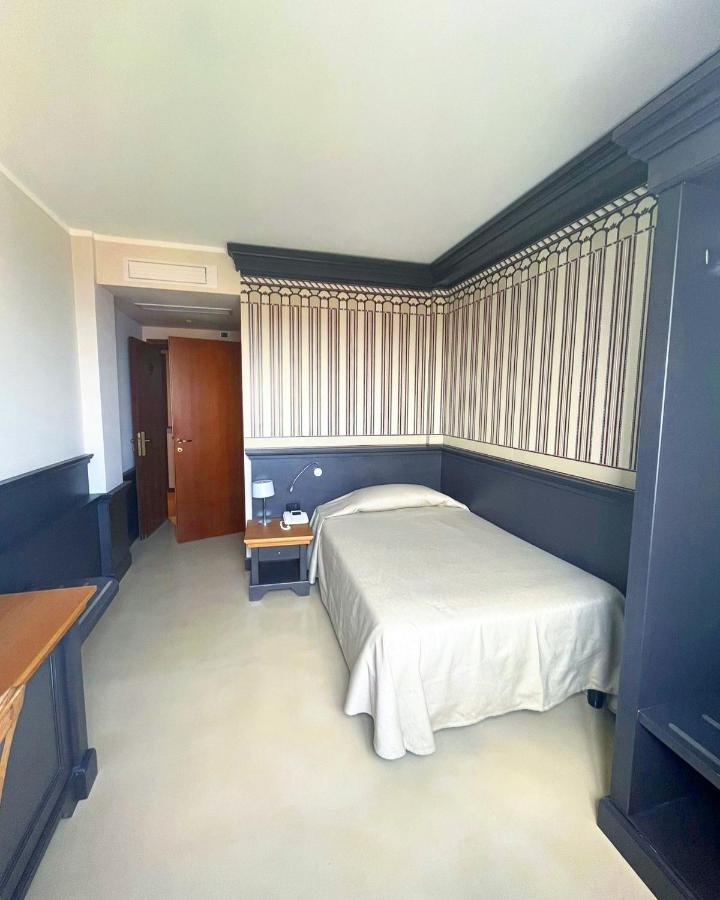 Mh Hotel ואראצה מראה חיצוני תמונה