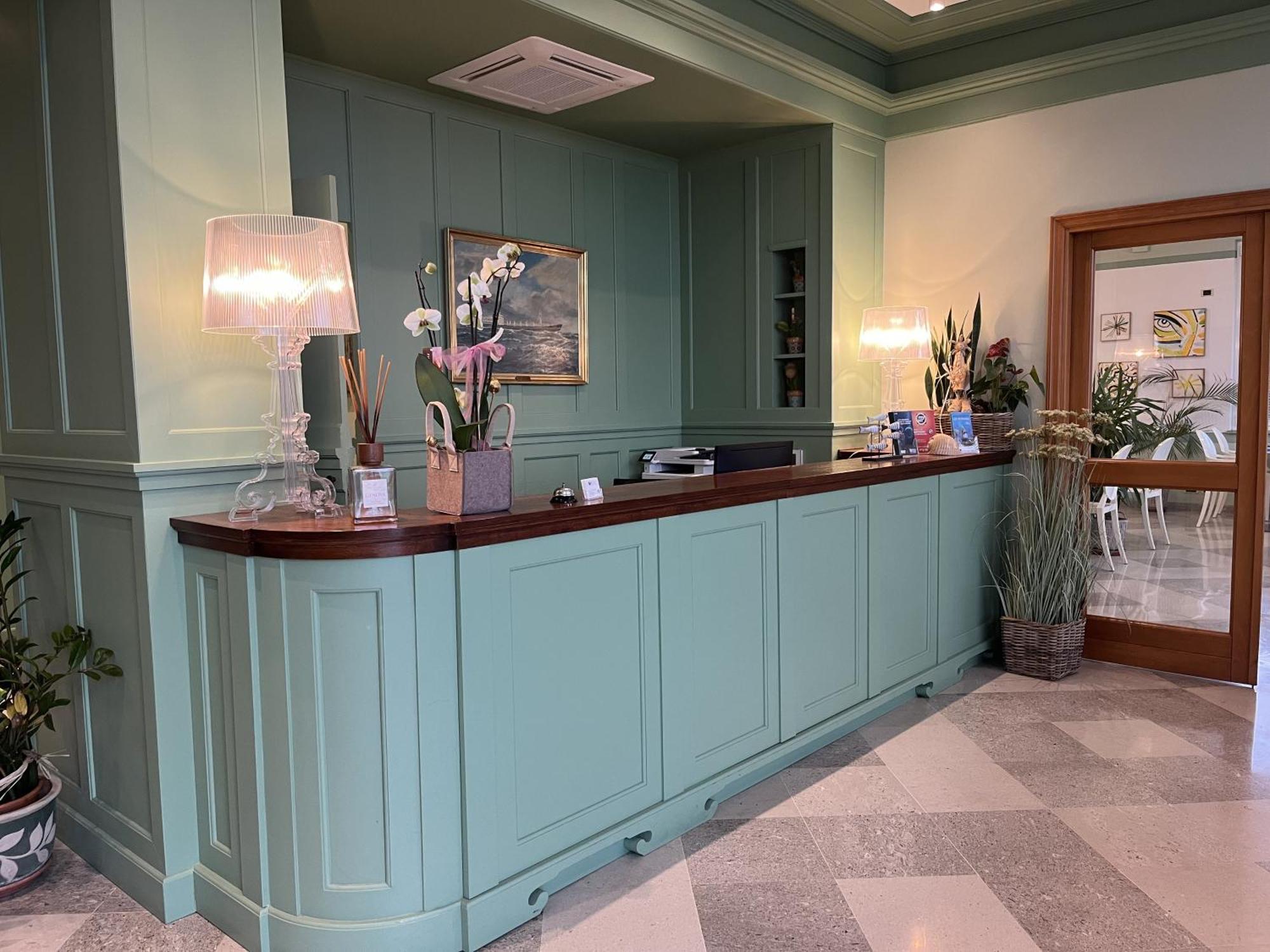 Mh Hotel ואראצה מראה חיצוני תמונה