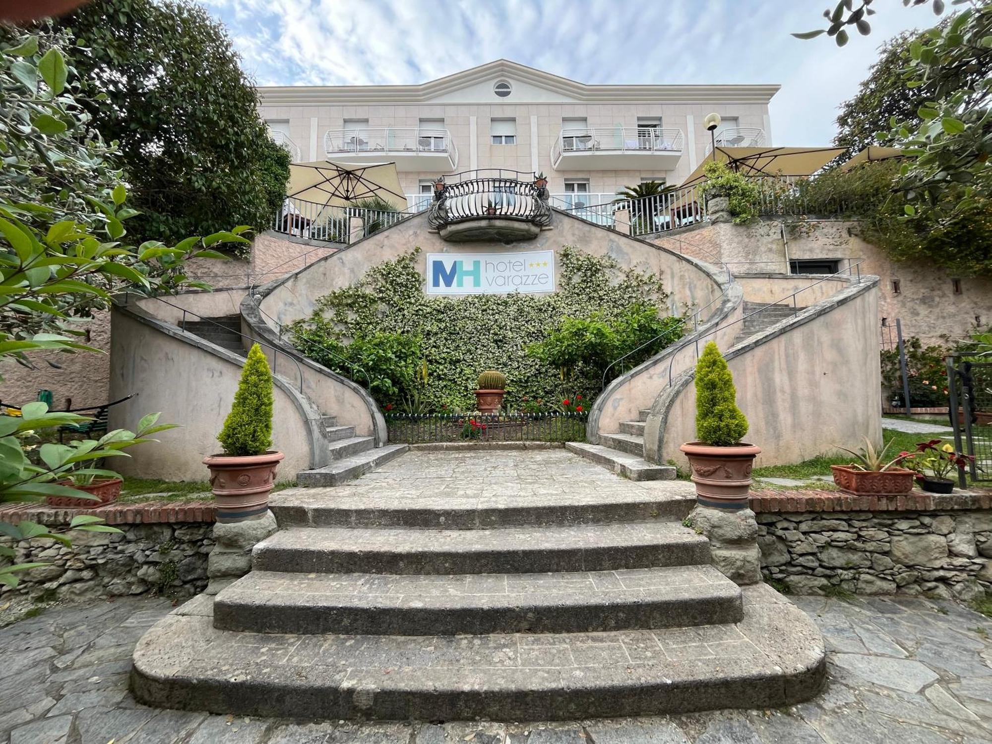 Mh Hotel ואראצה מראה חיצוני תמונה