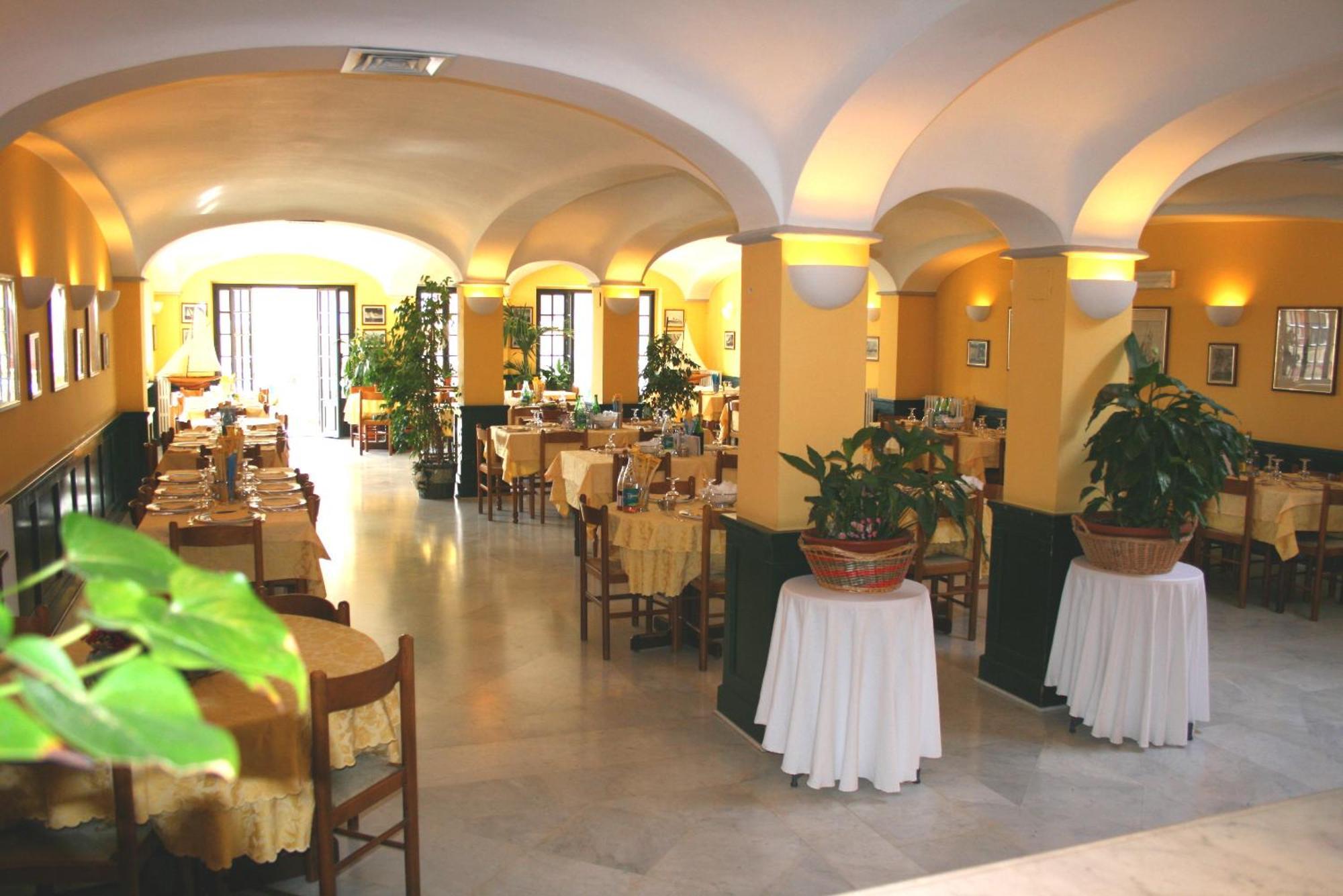 Mh Hotel ואראצה מראה חיצוני תמונה